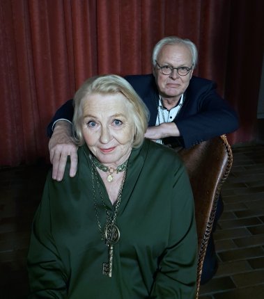 Mia ja Kasperi Saari vastaanottivat kunniakrouvarin arvonimen 29.10. MaRan liittokokouksessa Helsingissä.  