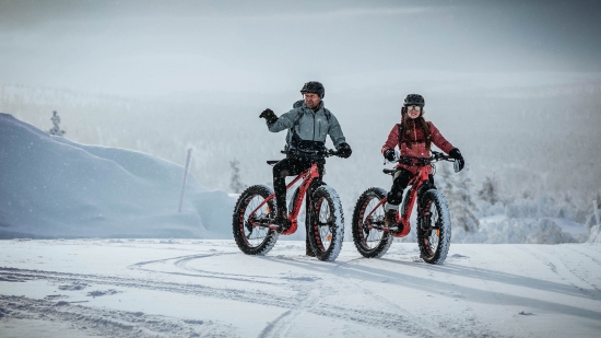 Viivi Pumpanen ja Veikka Gustafsson Saariselällä