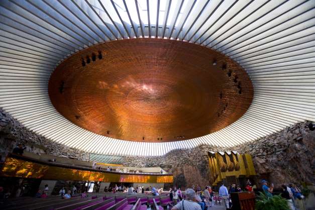 Timo ja Tuomo Suomalaisen suunnittelema Temppeliaukion kirkko on Suomen suosituin sisänähtävyyskohde